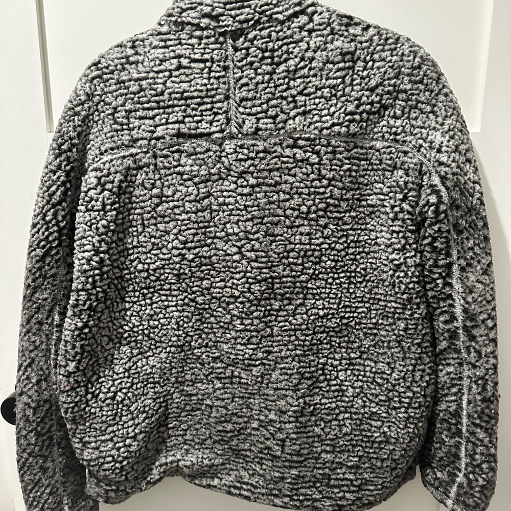 Women’s Thread and Supply Sherpa sweater small